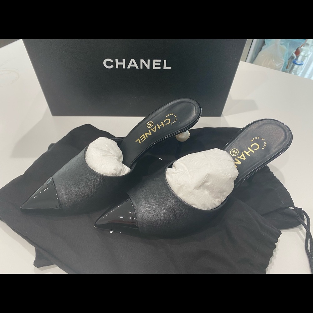 Chanel 18C w/pearl mules
